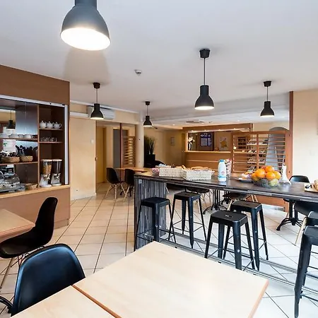 佛斯特罗德兹酒店 2* 罗德兹