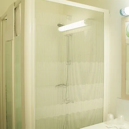 佛斯特罗德兹酒店 2* 罗德兹